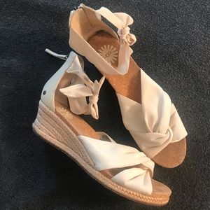 UGG Yarrow Wedge Sandal Size 9.5